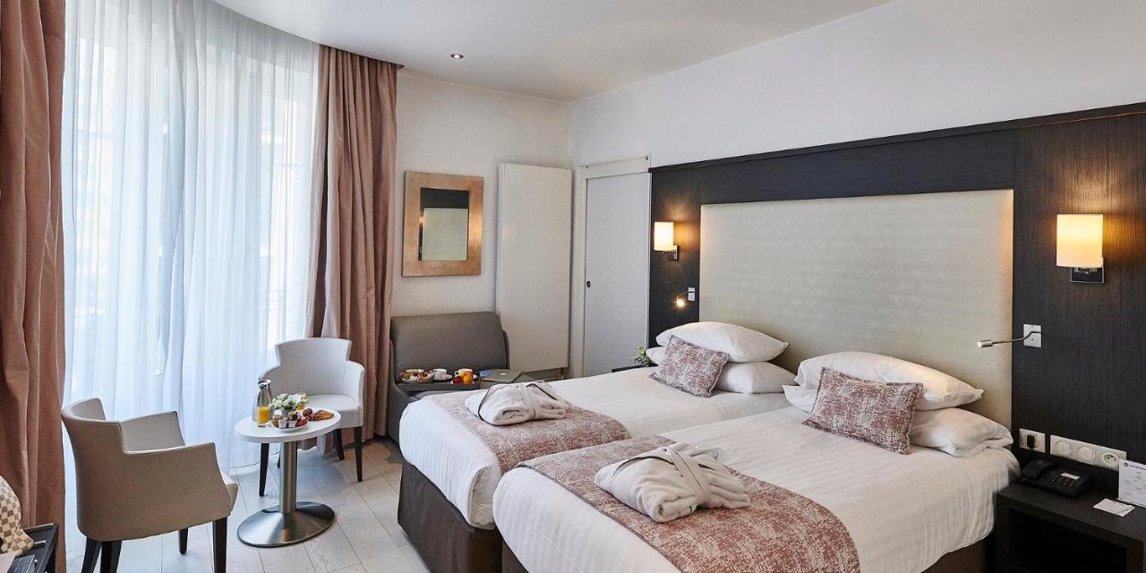 Western Carlton Hotel 4*